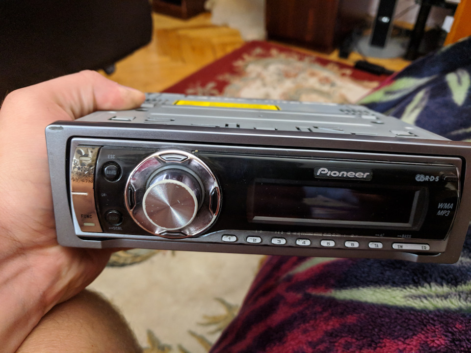 Купив Pioneer MVH-390BT 1