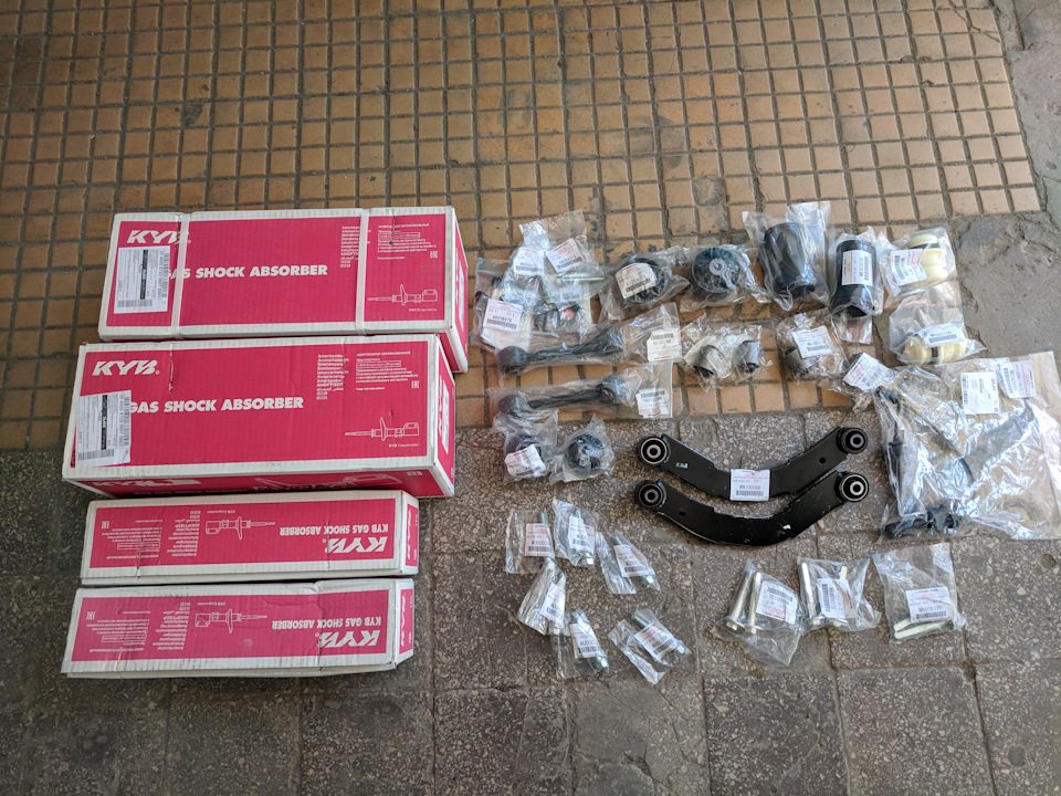 Lancer IX 2.0 передні амортизатори KYB 334369 1