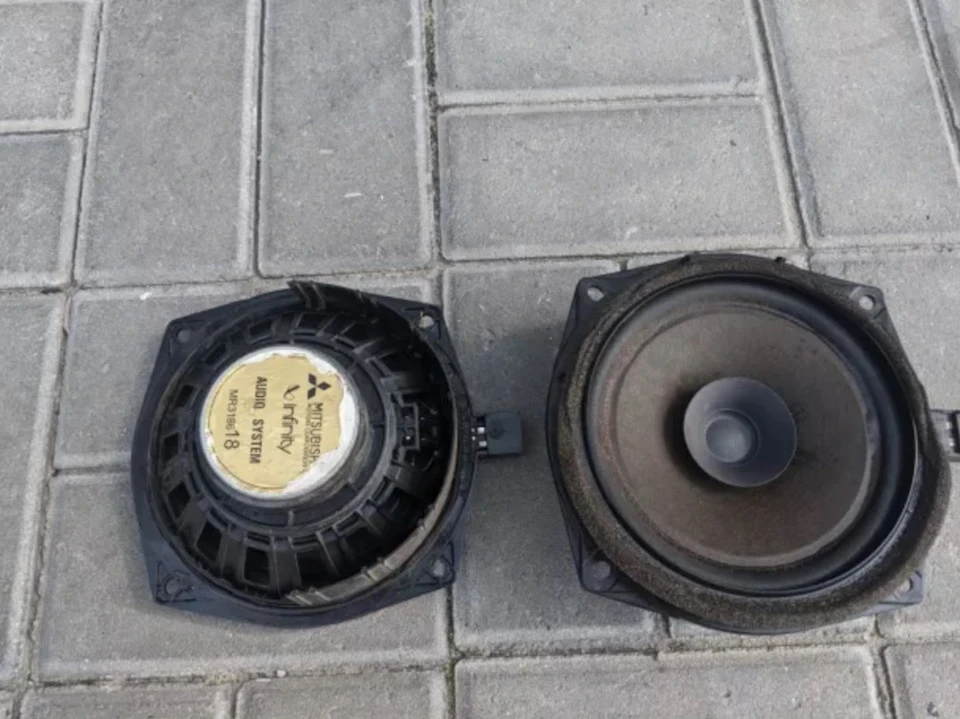 OEM динаміки Infinity 30w і Rockford Fosgate 50w. Кому?