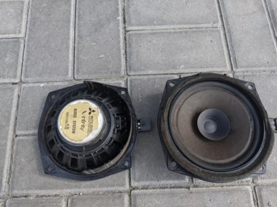 OEM динаміки Infinity 30w і Rockford Fosgate 50w. Кому? 1