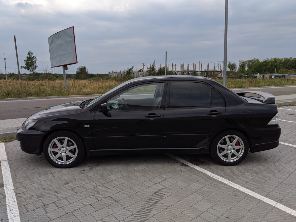 Продаю свій Lancer 9 5