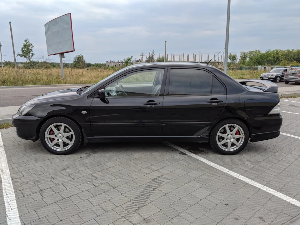 Продаю свій Lancer 9