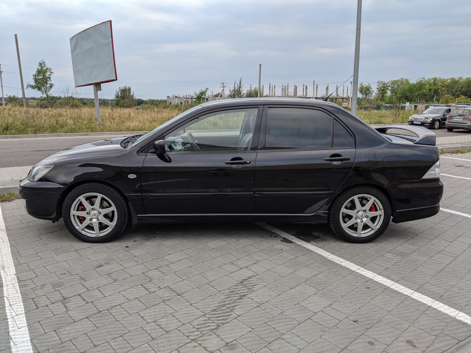 Продаю свій Lancer 9 1