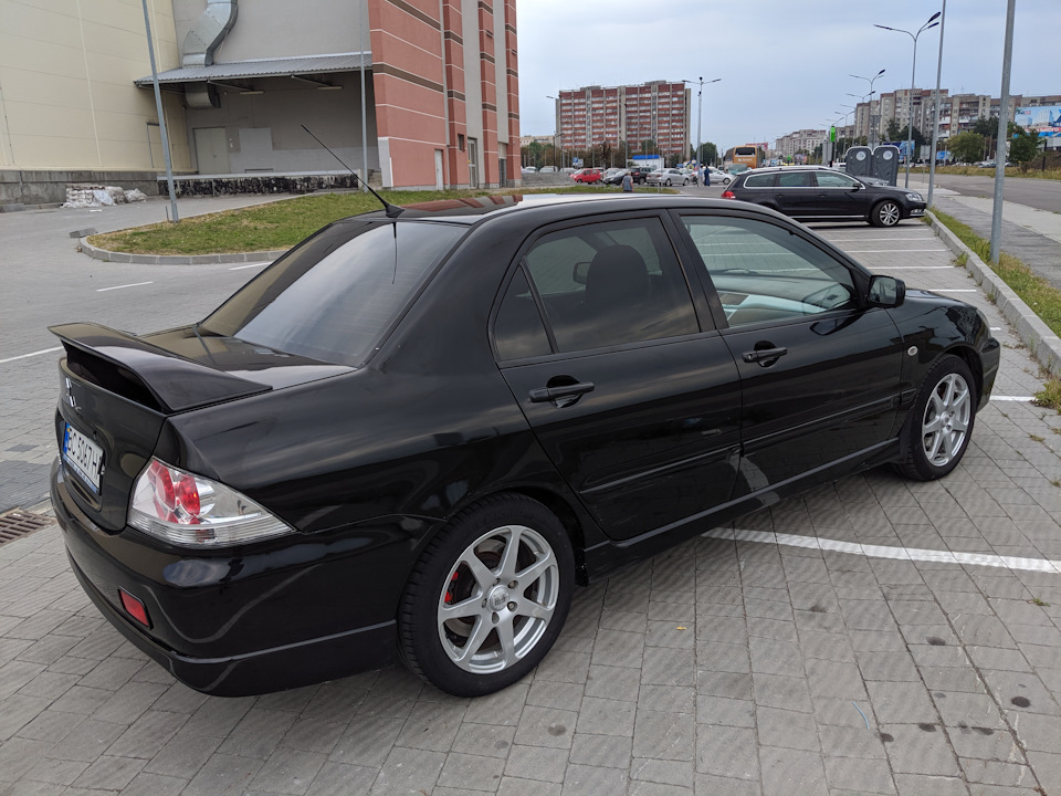 Продаю свій Lancer 9 4