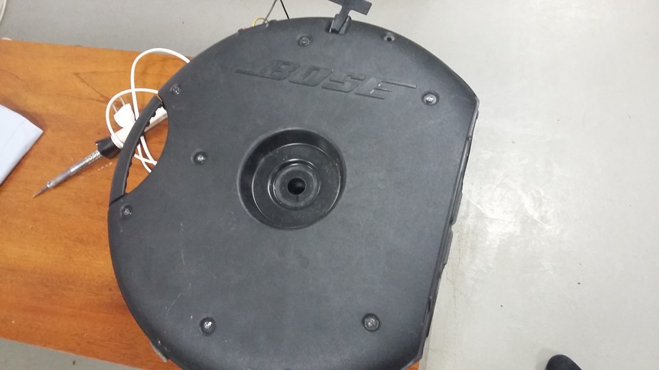 Сабвуфер у запаску BOSE 1