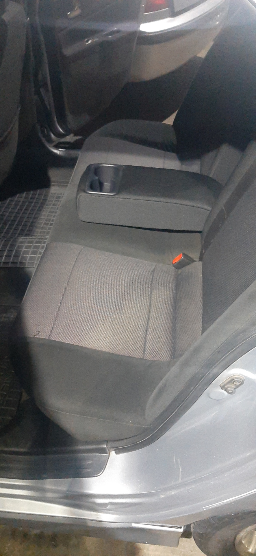 Спинка заднего дивана с подлокотником от Mitsubishi Lancer X 3
