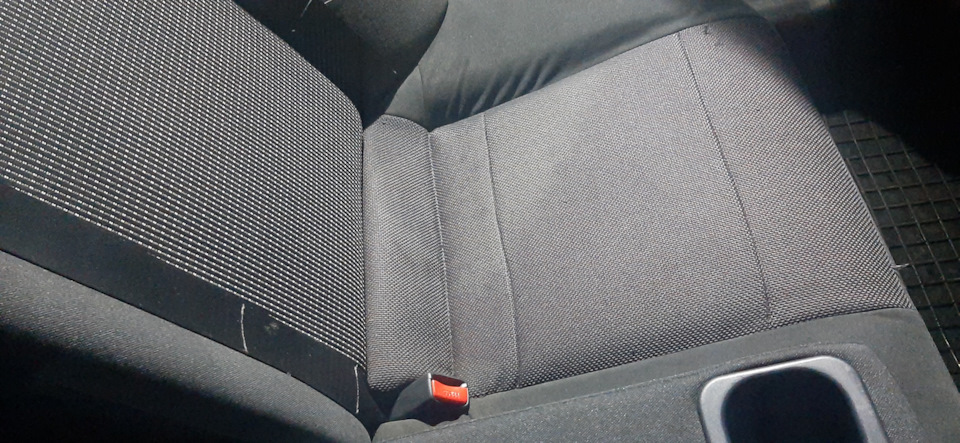 Спинка заднего дивана с подлокотником от Mitsubishi Lancer X 5
