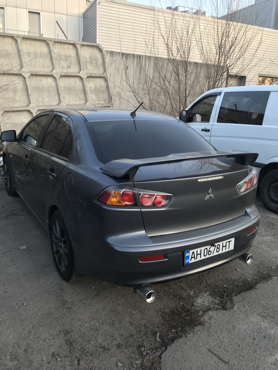 Встановлення дифузора заднього бампера та вставку між іклами. 1