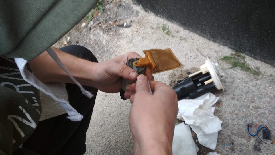 Заміна паливного фільтра 4