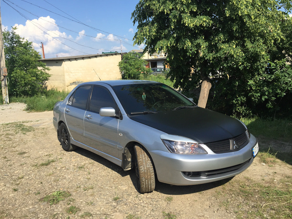 Розклеїв авто 1
