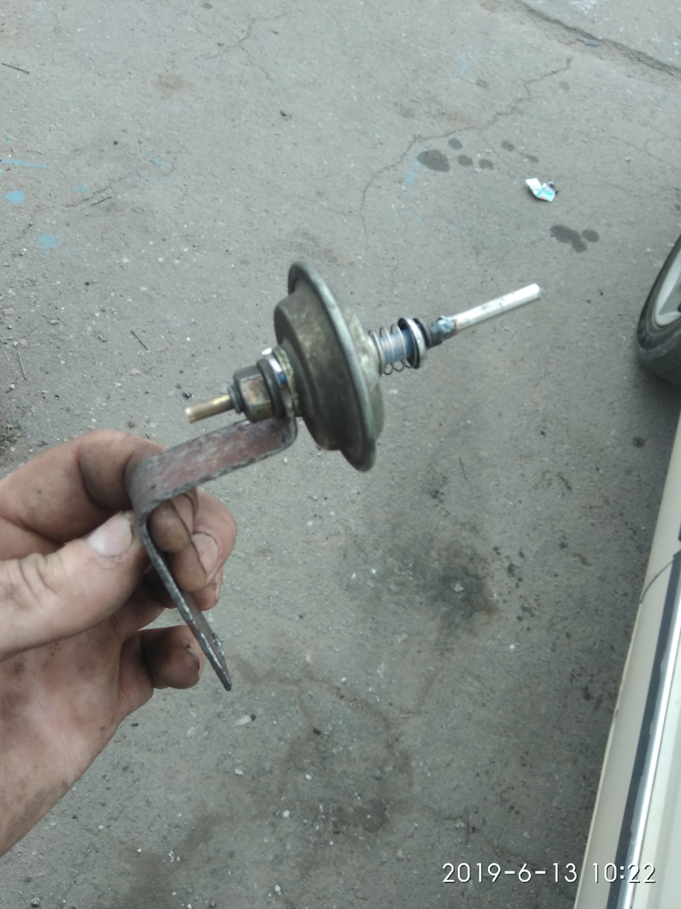 Холостий з працюючим кондиціонером. 3