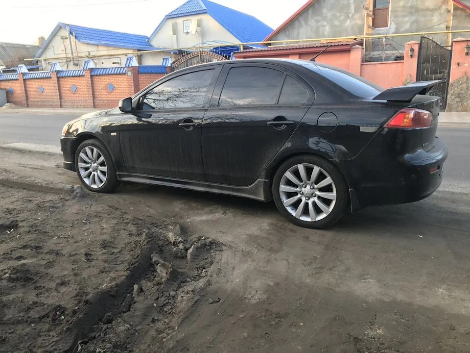 Перевзули Улана в диски RalliArt з літньою гумою.