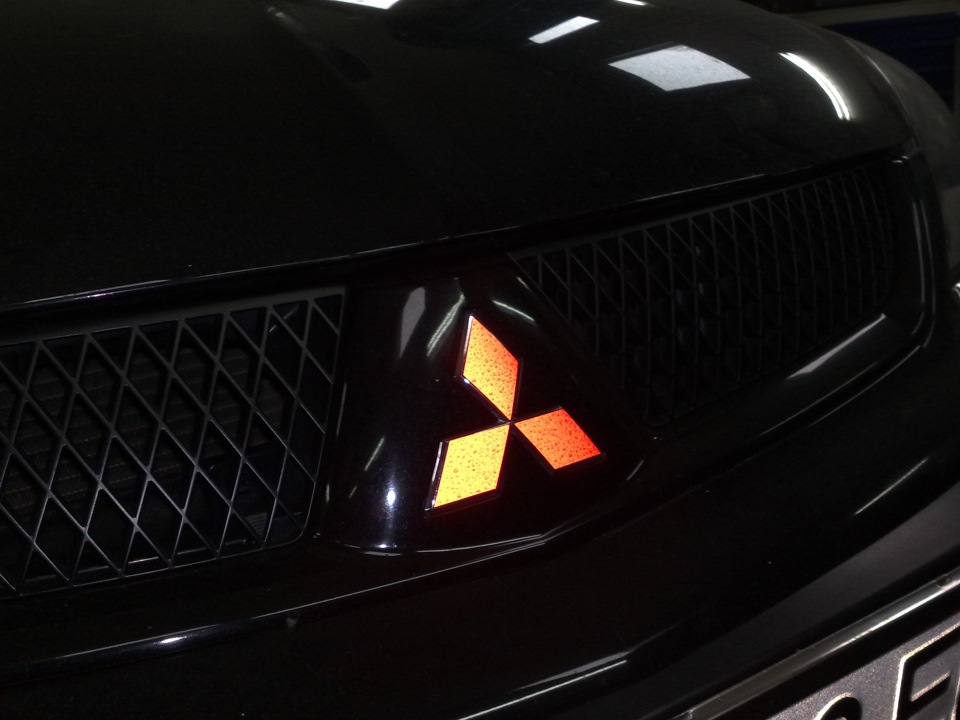 Значок Mitsubishi у світловідбиваючу плівку 3