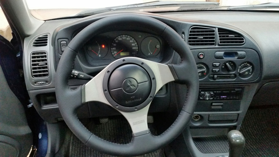 Кермо Momo від Lancer 9 1