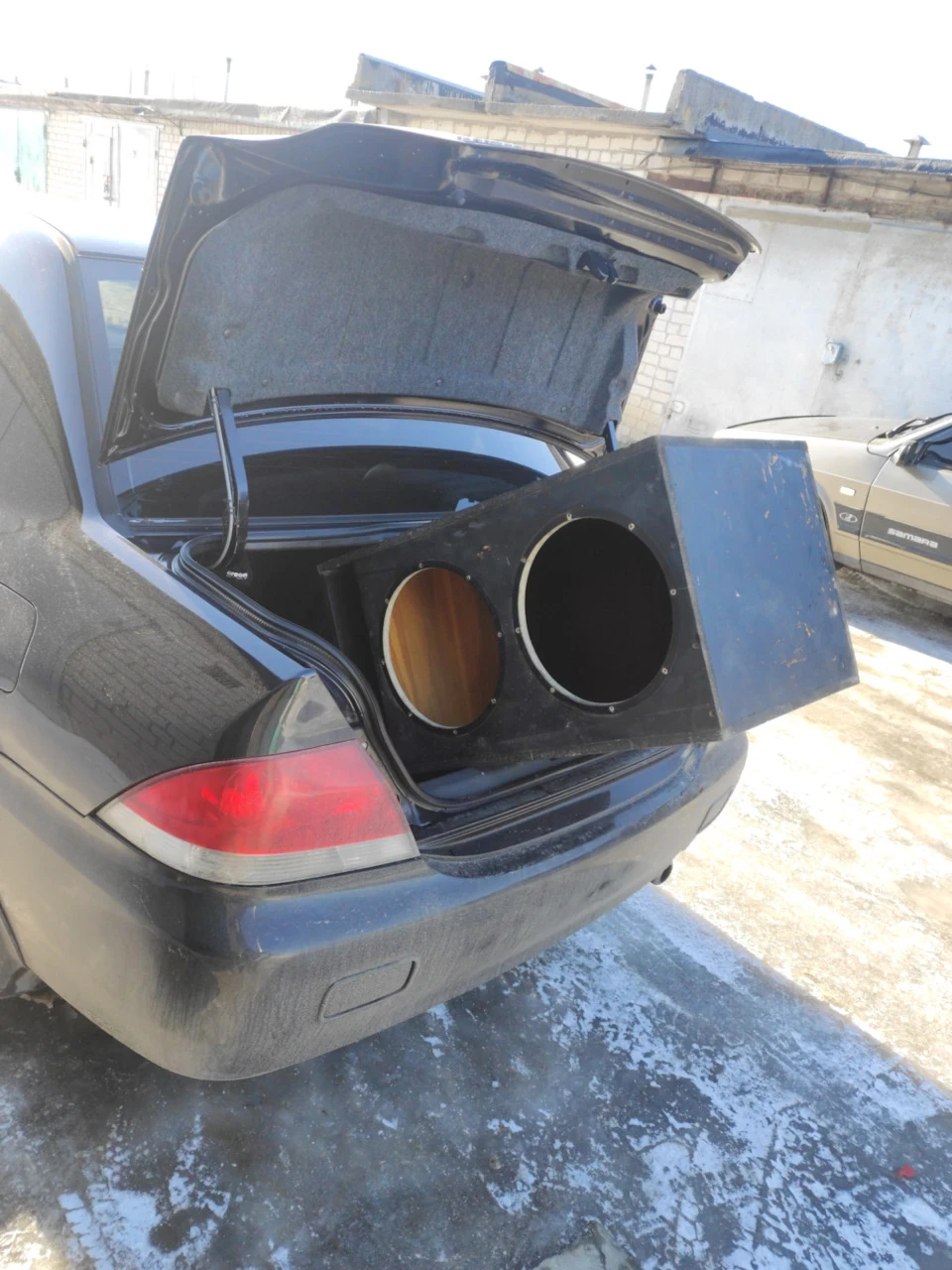 Автозапуск звуку, сабвуфер