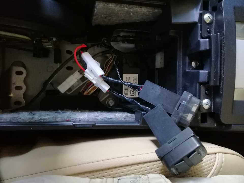 Додаткова USB зарядка, індикатор температури та вольтметр 3