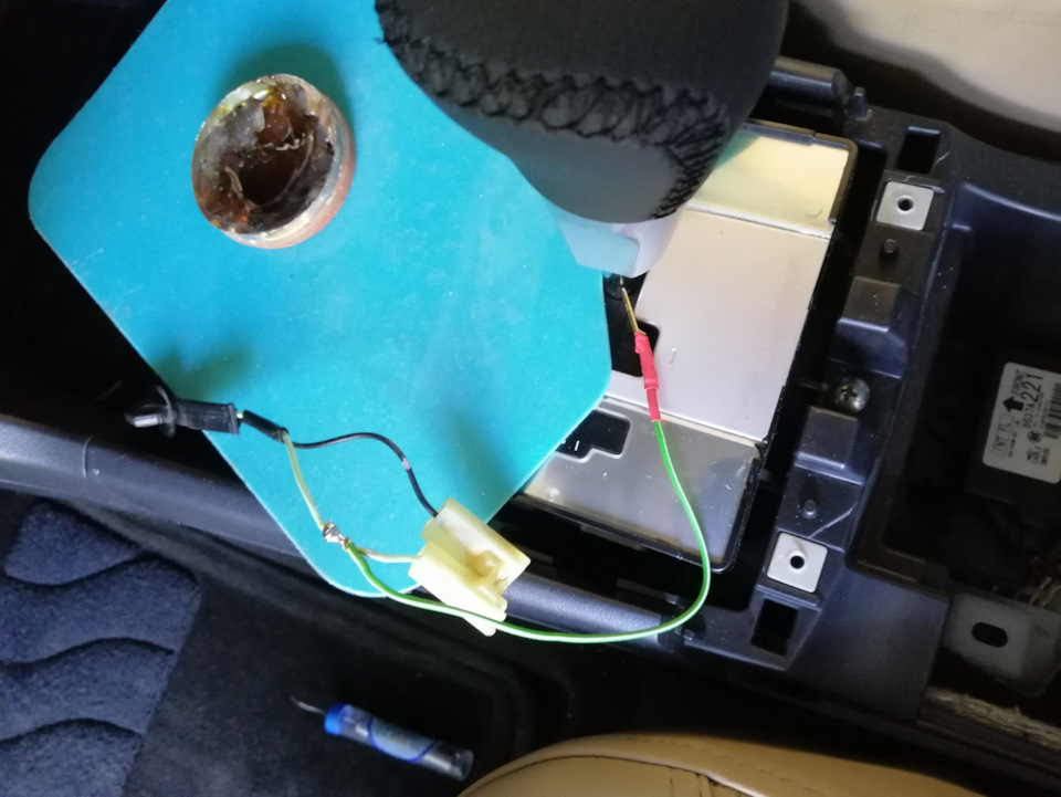Додаткова USB зарядка, індикатор температури та вольтметр 4