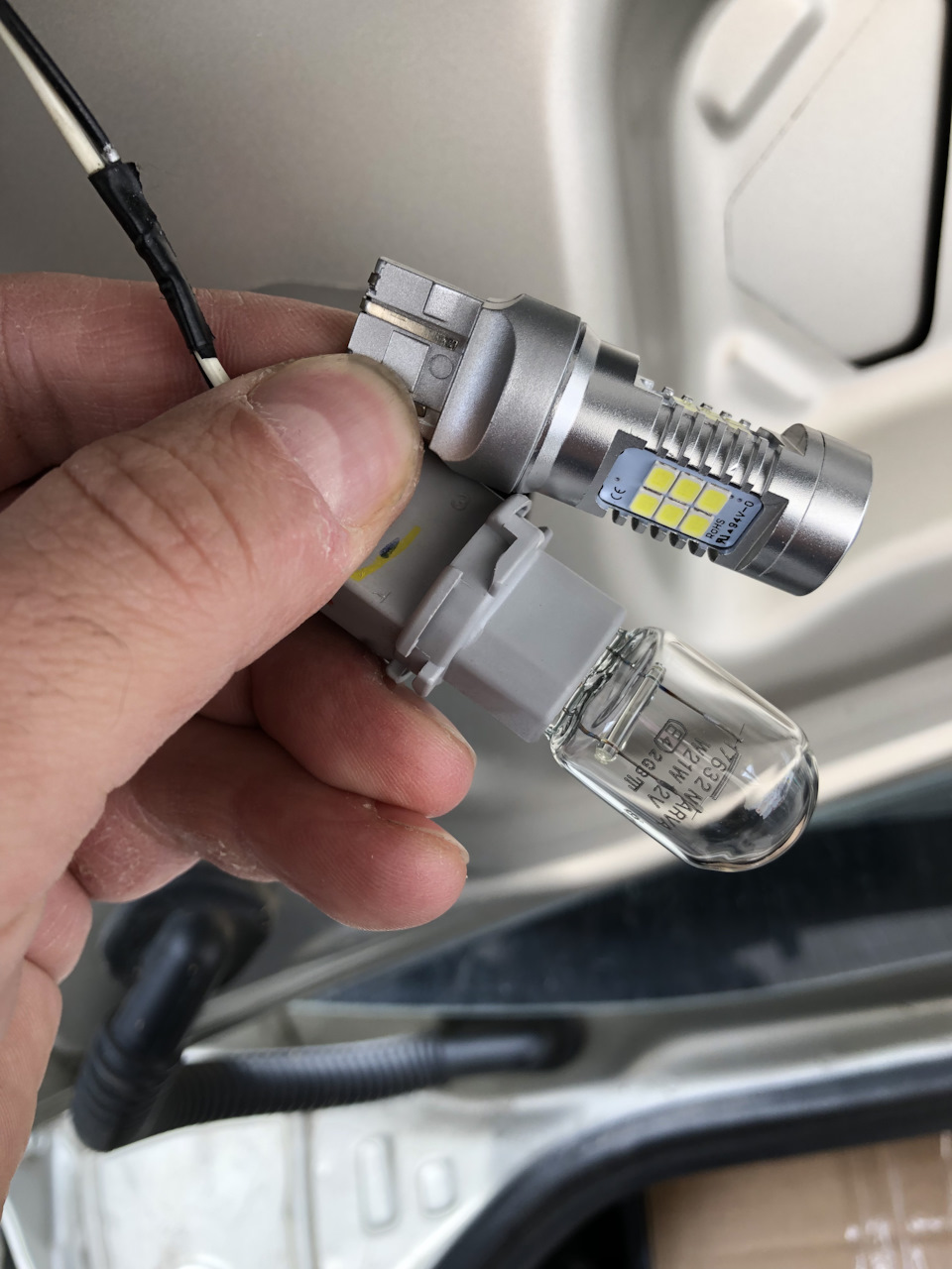 Поставив LED лампи заднього ходу 4
