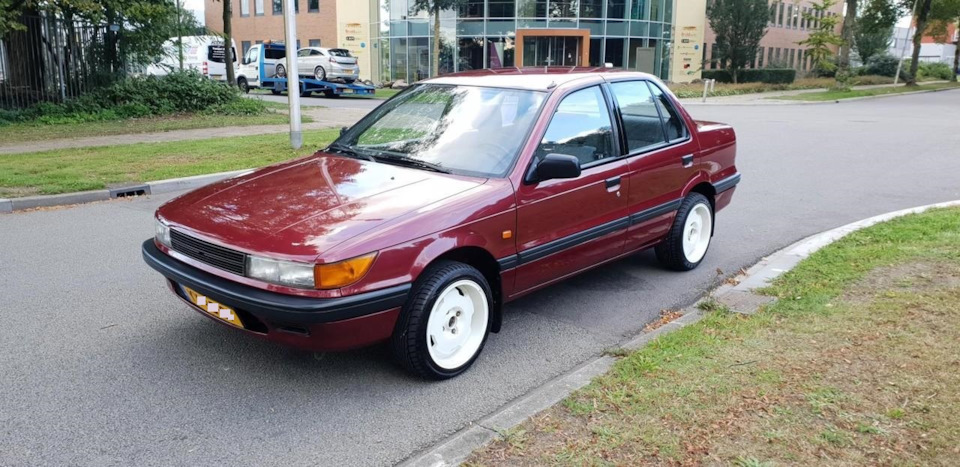 Mitsubishi Lancer 1990 2