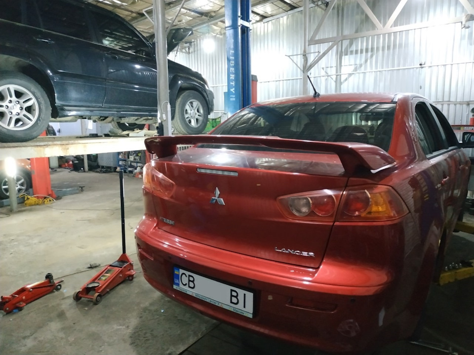 Накладки на пороги з нержавіючої сталі 2