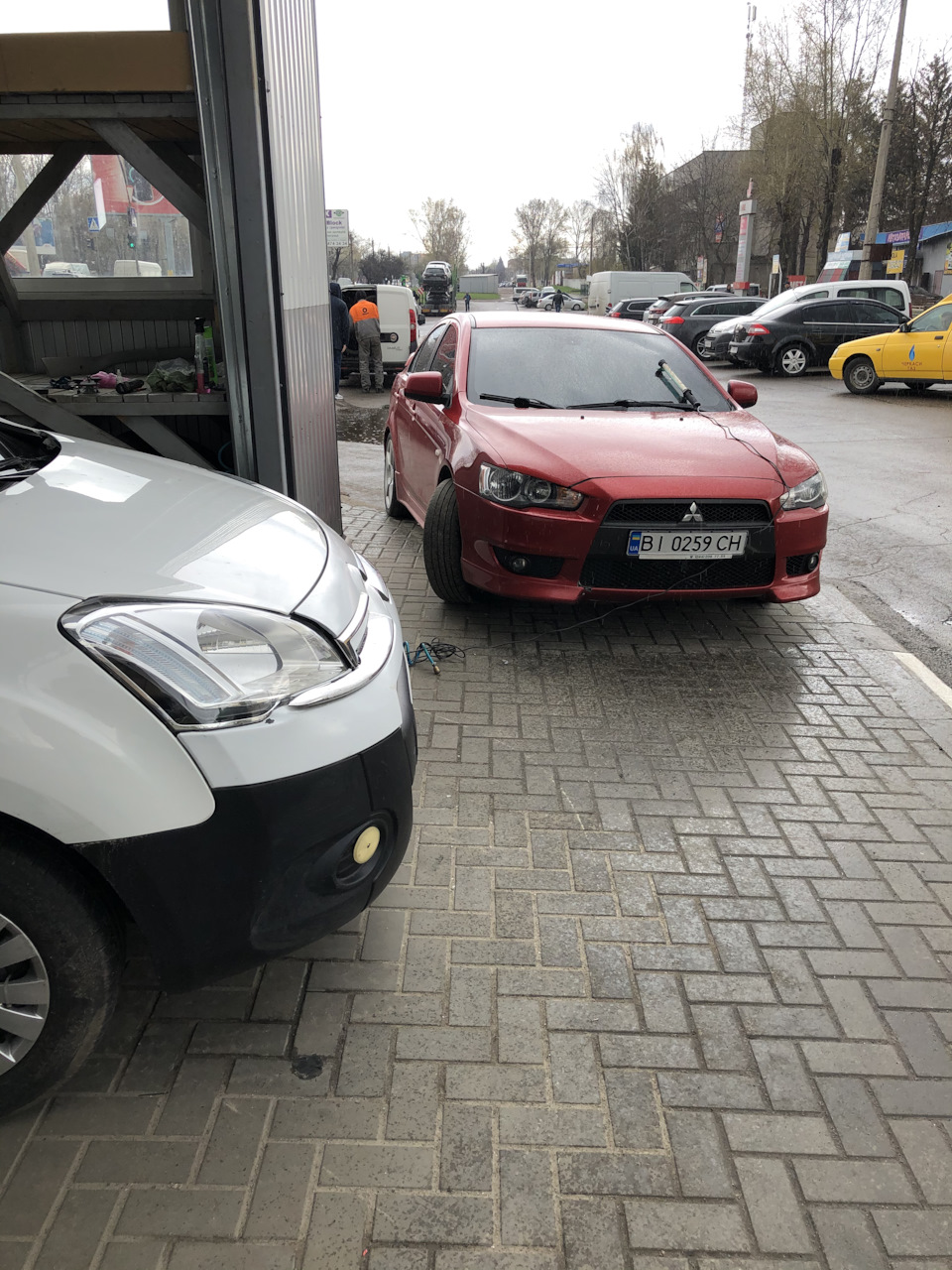 Про те, як камінь животворний летів у лобове скло 1
