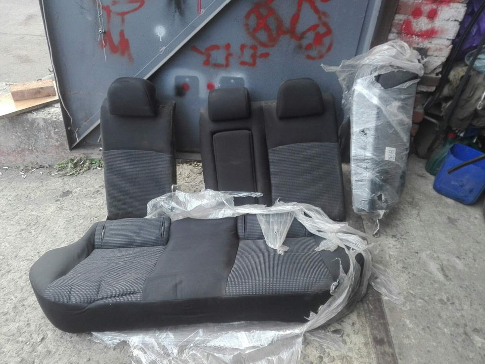 Спинка дивана от lancer X в lancer IX 2