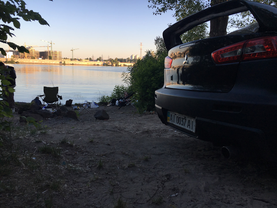 ТРИМЕННО продам бампер evo стиль lancer x 2