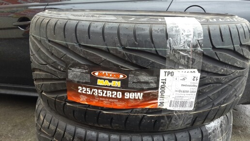І знову 20ки. Гума Maxxis zr20 225 35. 5