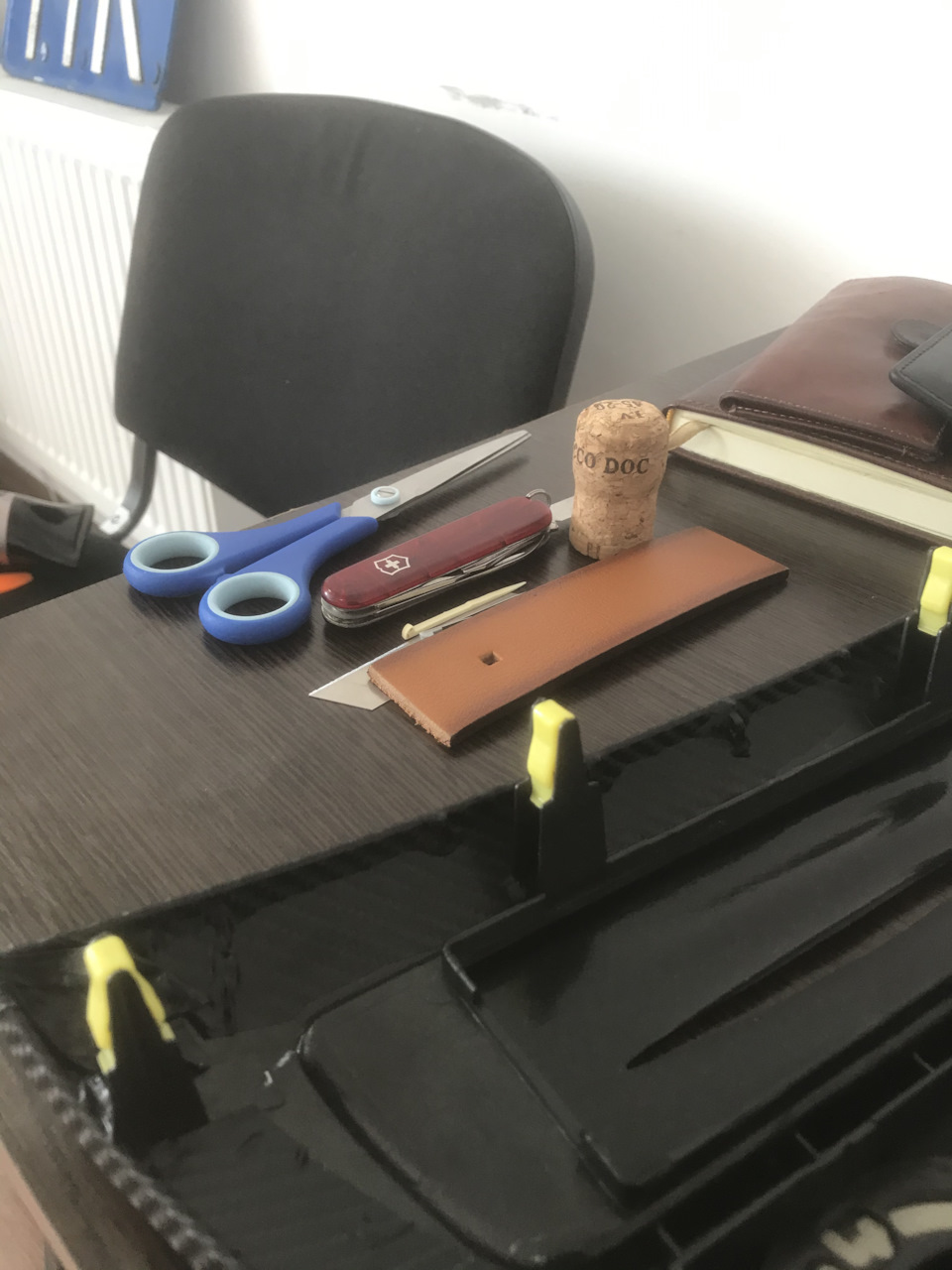 Переклеювання салонного пластику в плівку під карбон 🥴 4