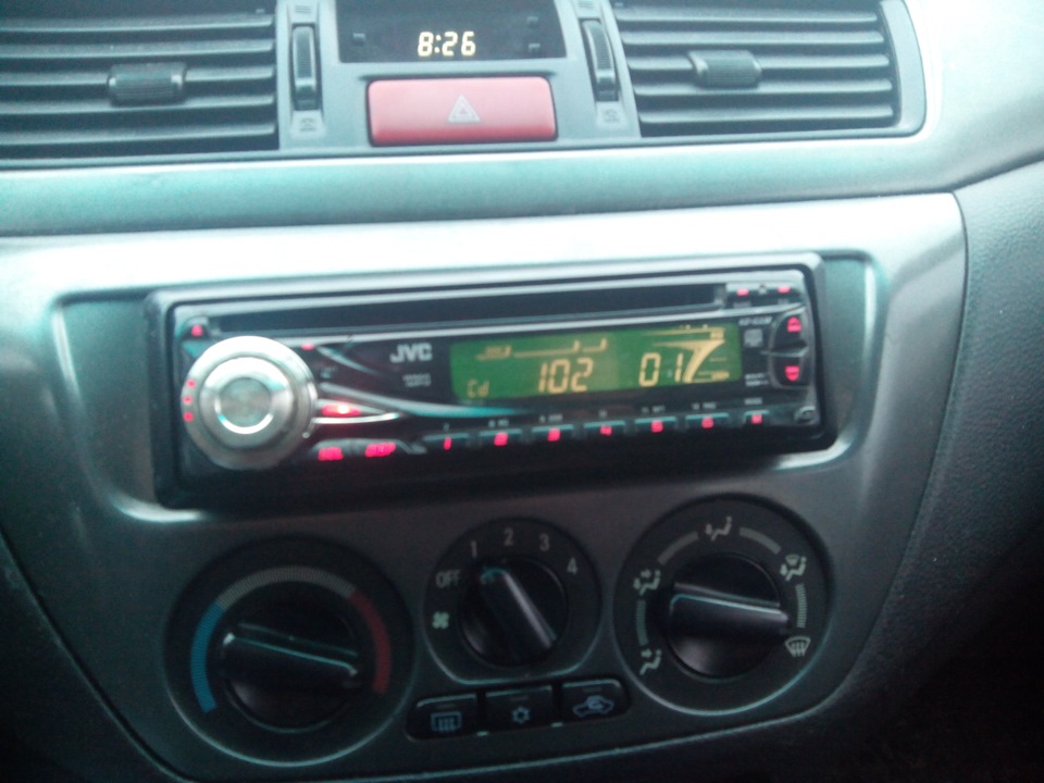 Змінив гамнітолку. Вкорячив Pioneer DEH-1300MP 1