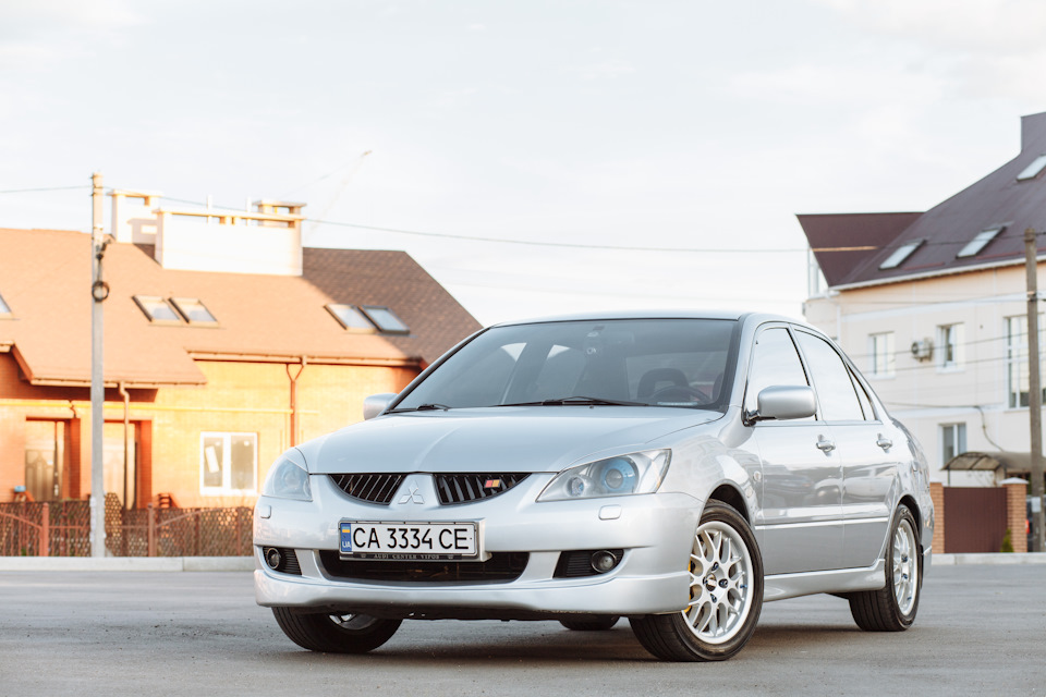 Кілька свіжих кадрів з новими гратами Ralliart 1