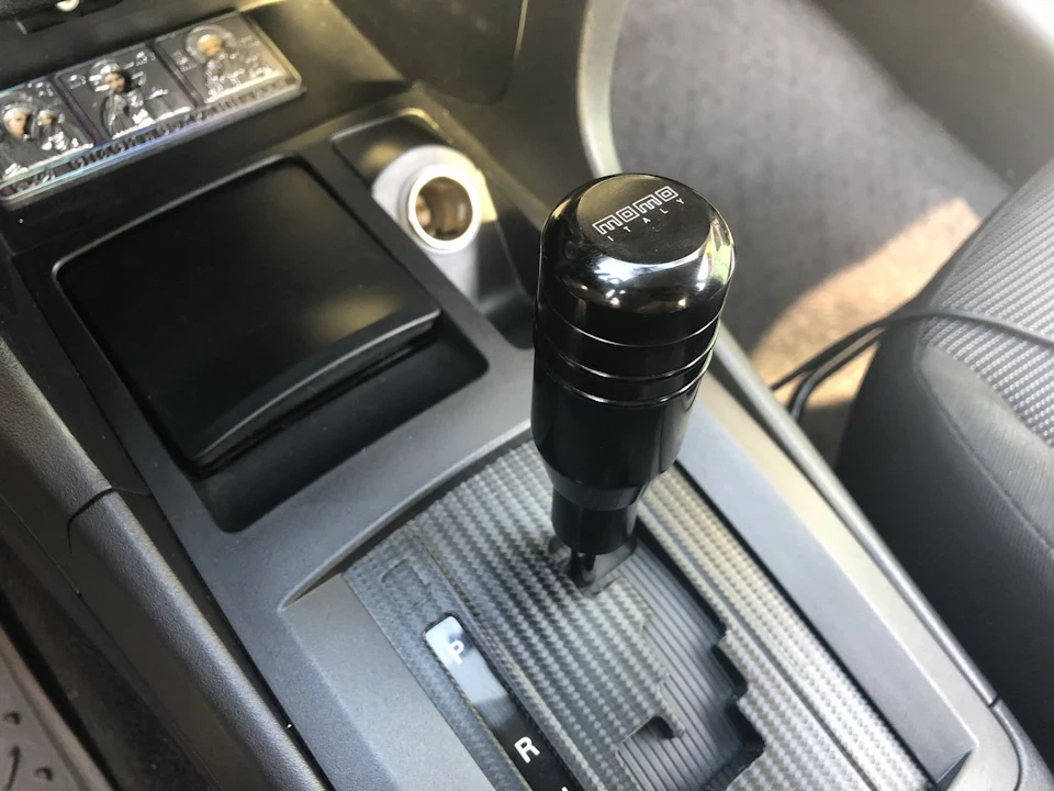 Momo shift knob & вставки Carbon 4D