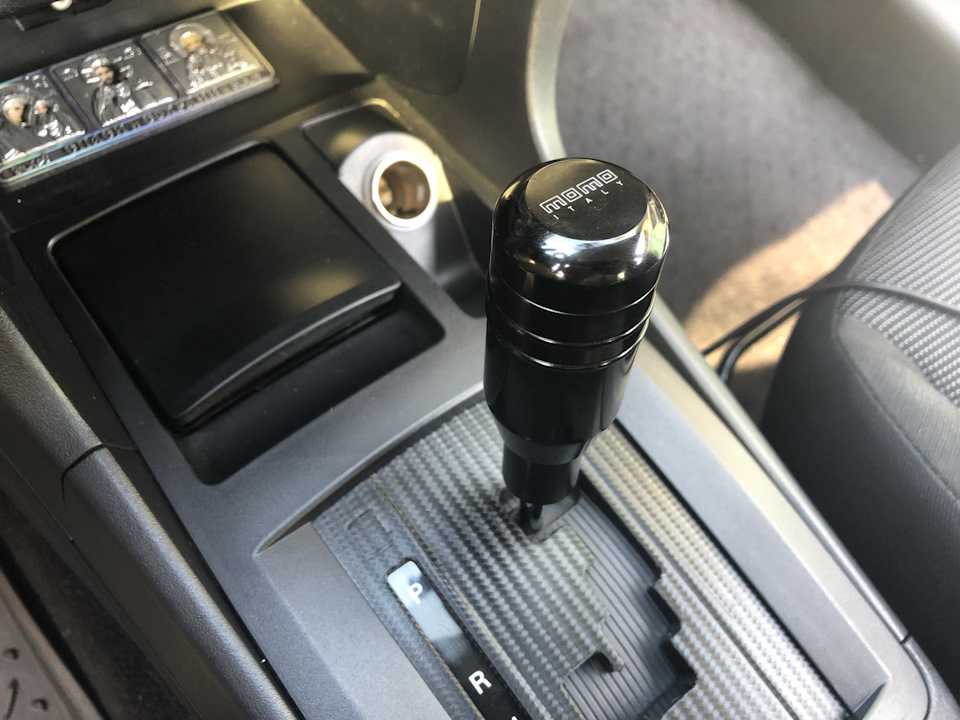Momo shift knob & вставки Carbon 4D 1