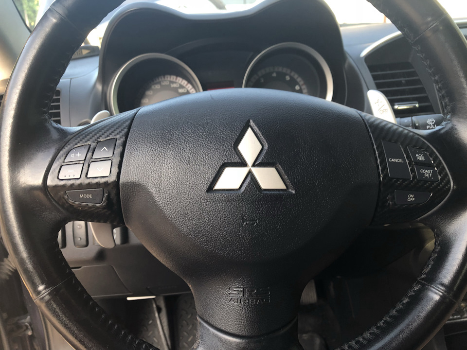 Momo shift knob & вставки Carbon 4D 5