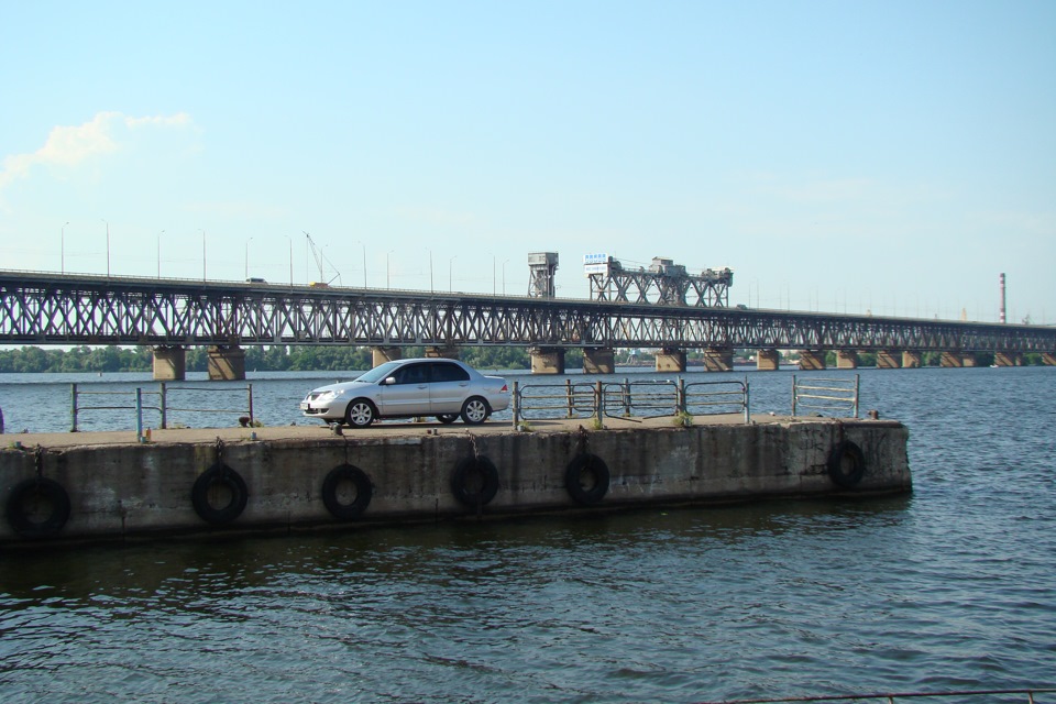 Кілька кадрів на тлі мосту або що ріднить Дніпропетровськ та Париж... 1