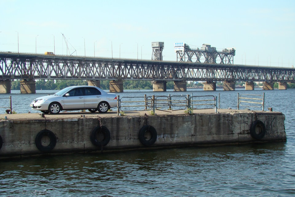 Кілька кадрів на тлі мосту або що ріднить Дніпропетровськ та Париж... 2