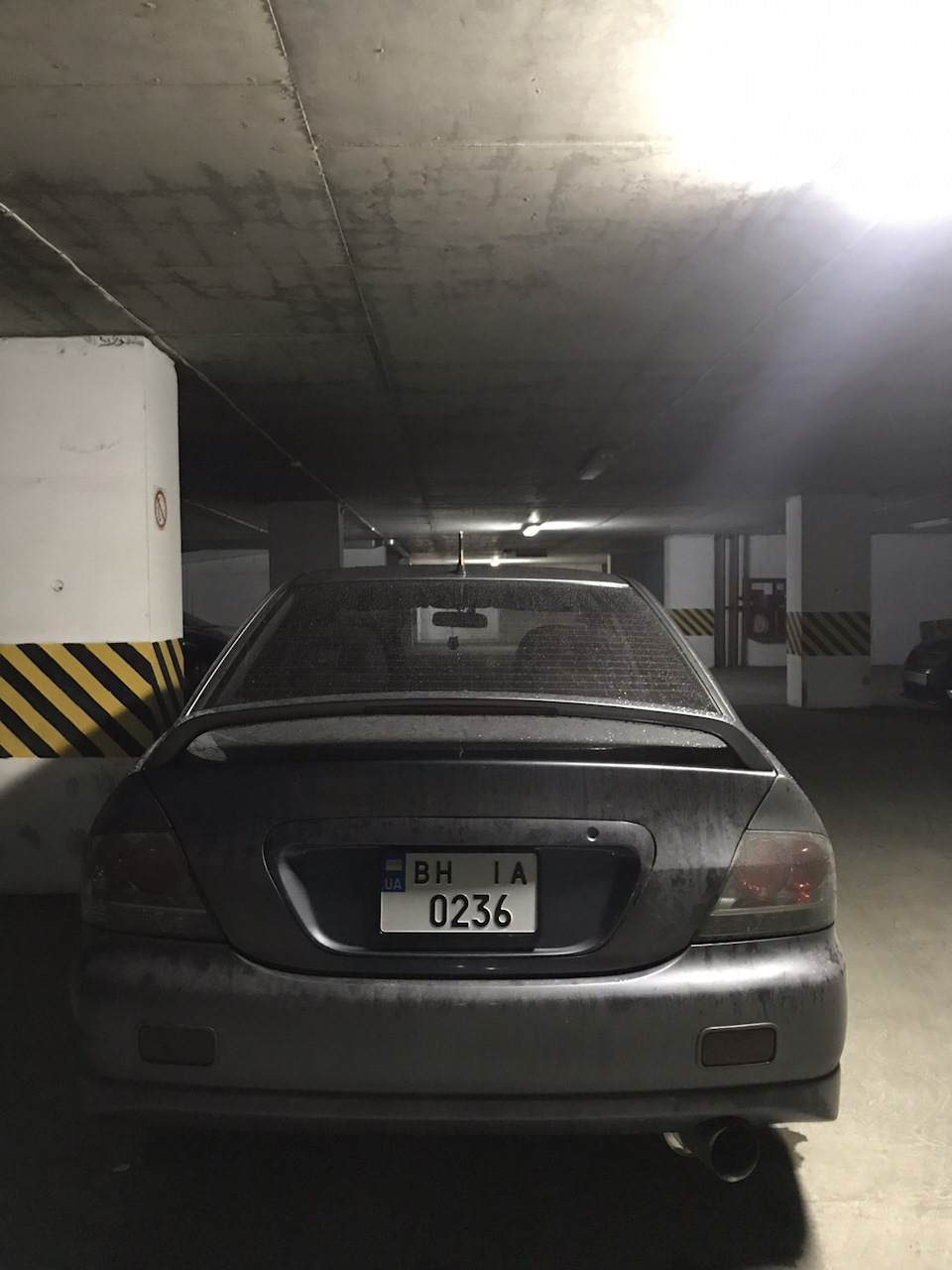 У зад американський номер) 3