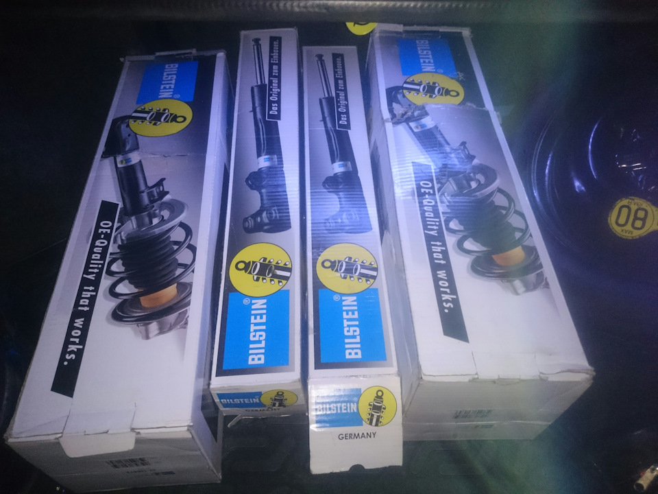 Заміна стійок на Bilstein B4 1