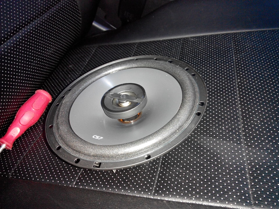 Довгоочікувана ШВІ та заміна передніх колонок на JBL 3