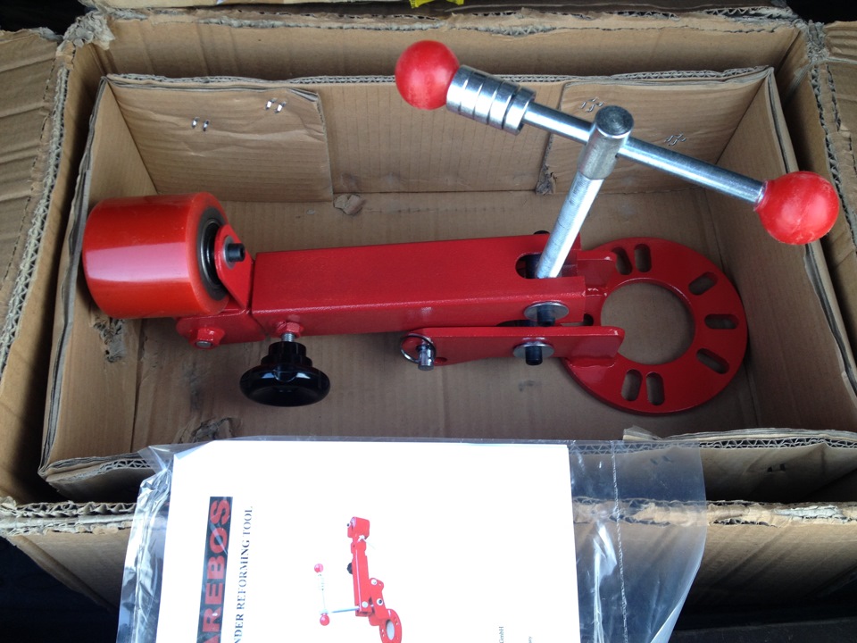 Приїхала приблуда для розкочування арок Fender Roller 3