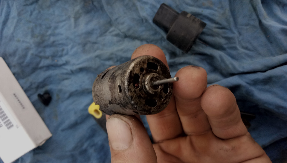 Заміна двигуна омивача Lancer X 4