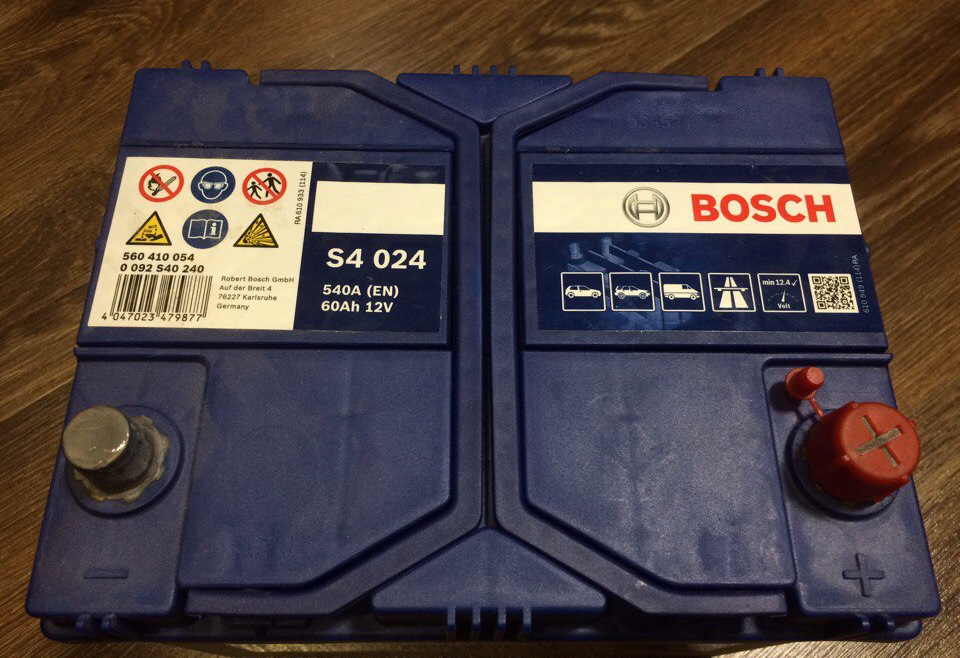 Новий АКБ Bosch для лансера 2