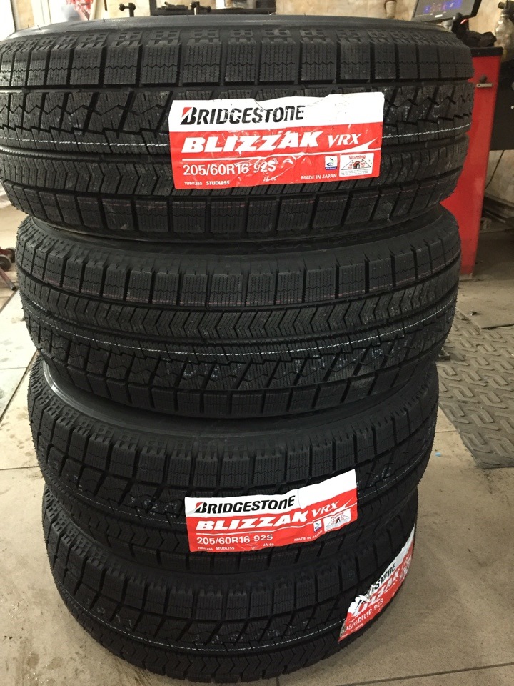 Шини Bridgestone Blizzak VRX 205/60 R16 92S 1