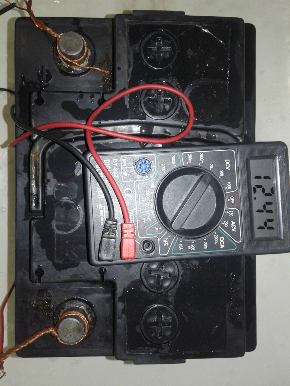 зарядил акум 1