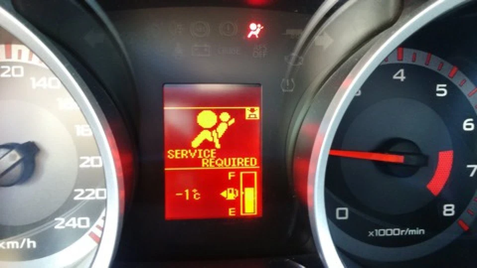 Потрібна допомога! Помилка Air Bag Service Required і штатна магнітола, що не працює
