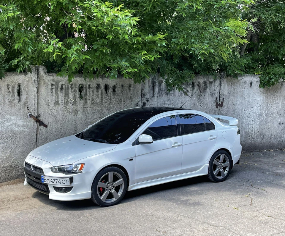Заміна передніх стійок KYB GTS, стійки та втулки стабілізатора