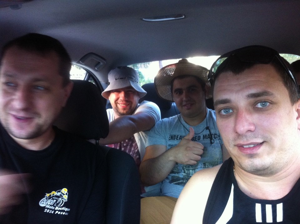 Жарко))! Літо))! Друзі))! 1