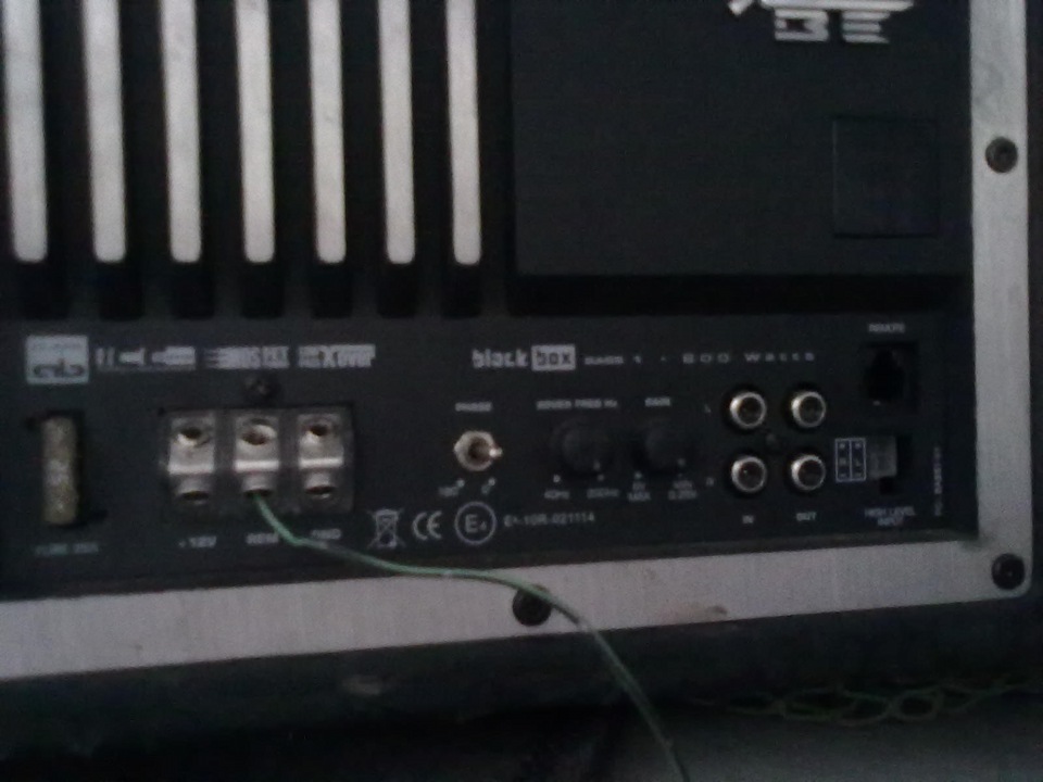 продам саб VIbe.з вбудованим моноблоком.1600watt 1