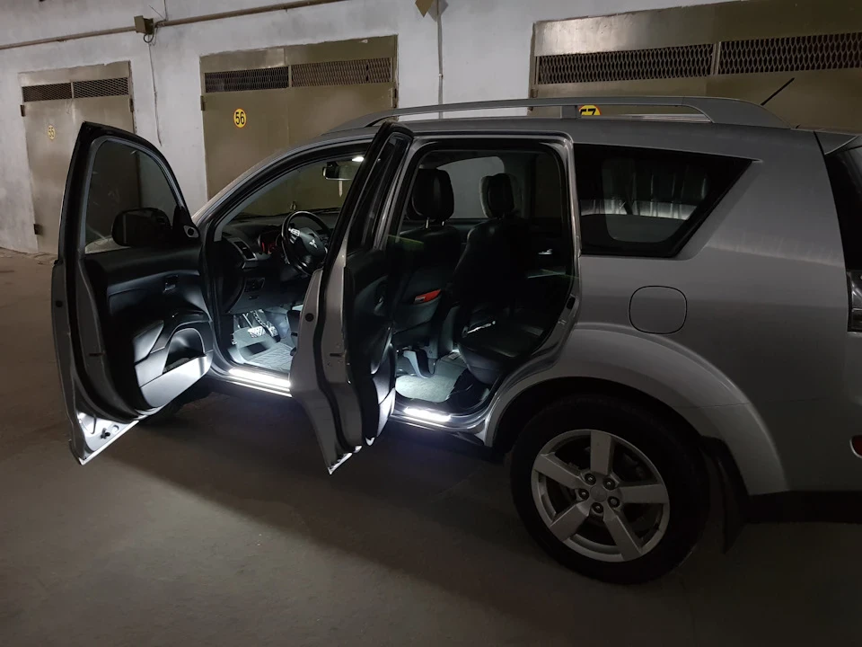 Накладки на пороги LED. Задние.