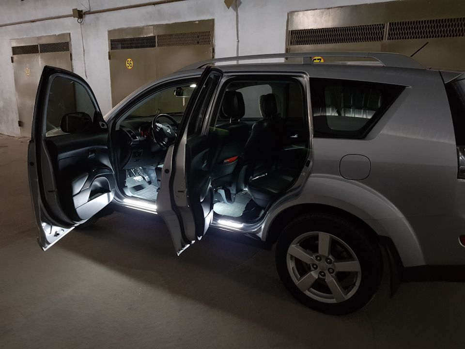 Накладки на пороги LED. Задние. 1